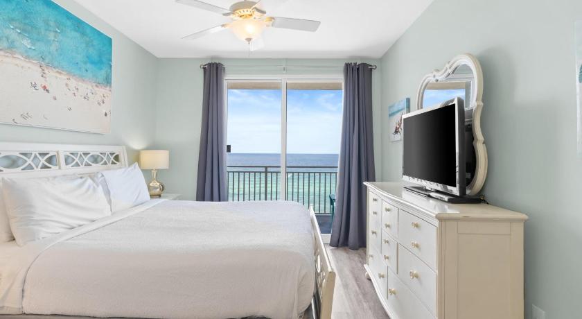 Image of Three-Bedroom Apartment with Sea View - 601E 11