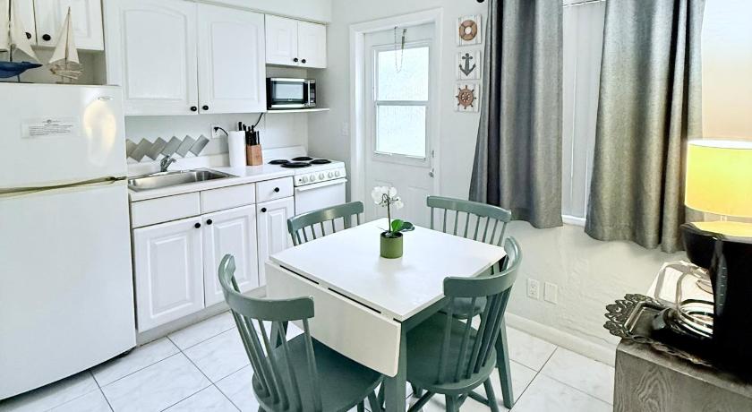 勞德岱堡 4145 By The Sea Inn & Suites 住宿 餐厅