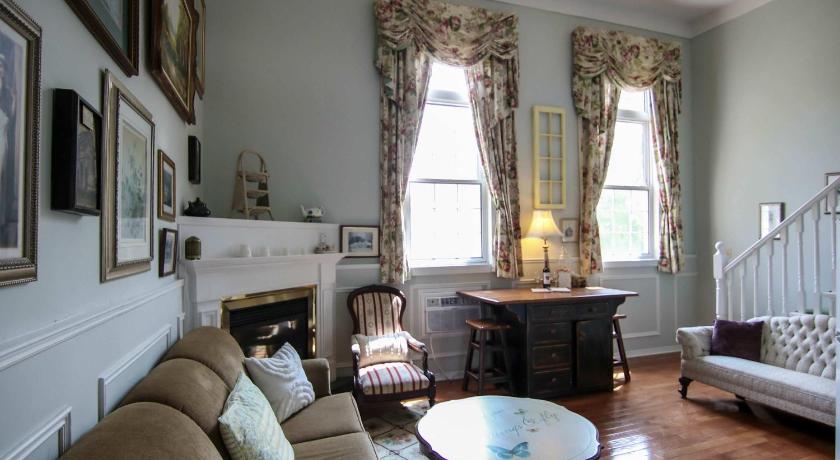 The Jypsy Inn - The Royal Suite Bracebridge