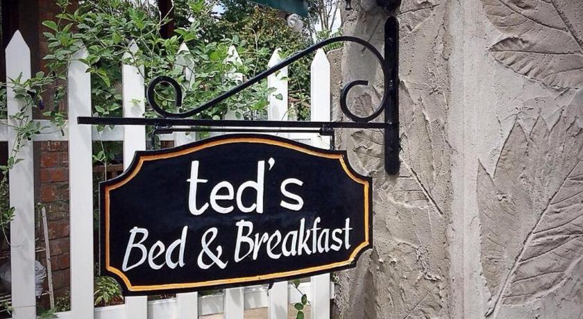 a sign that is on the side of a building, Ted's Bed and Breakfast in Laguna