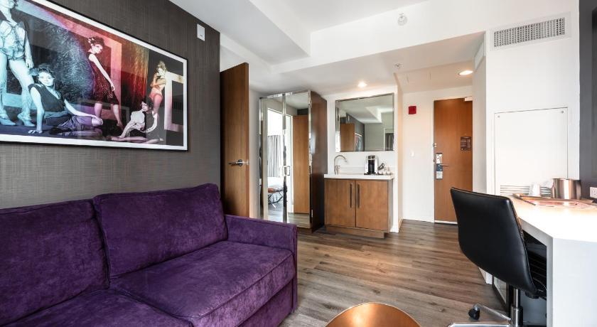 Image of 1 Bedroom King Suite 4