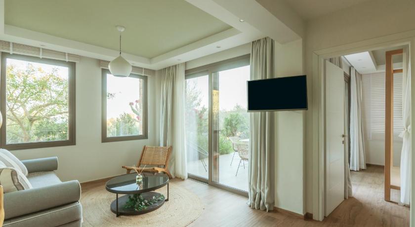 Image of Holiday Home with Garden and Partial Sea View 3
