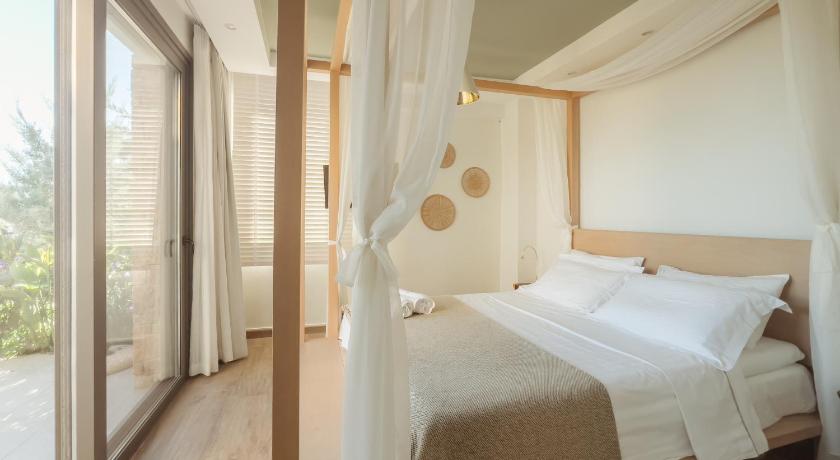Image of Holiday Home with Garden and Partial Sea View 1