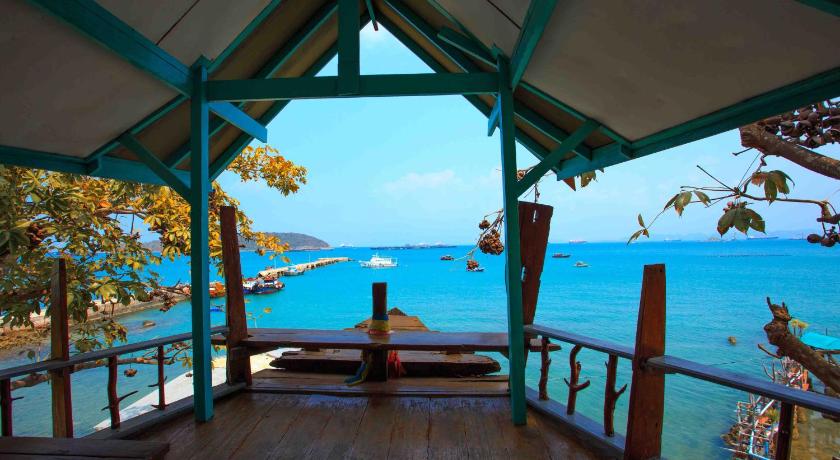 촌부리 코 시창 림탈레이 리조트 (Koh Sichang Rimtalay Resort) 2성급 호텔 로비