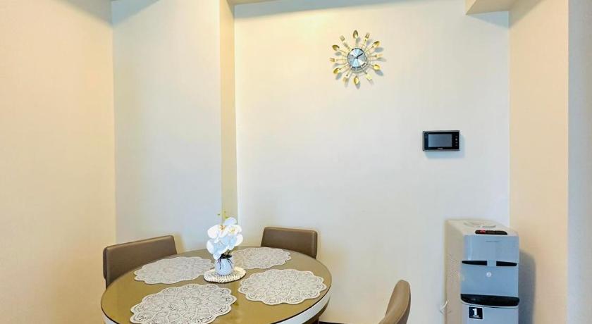 セブ Flow 8 Suites at Mactan Newtown 2つ星 ホテル スイート