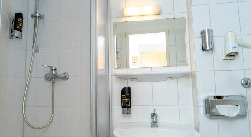 Image of Twin Room 13