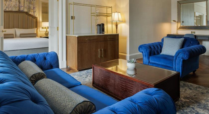 Image of King One Bedroom Suite With Castle View 6