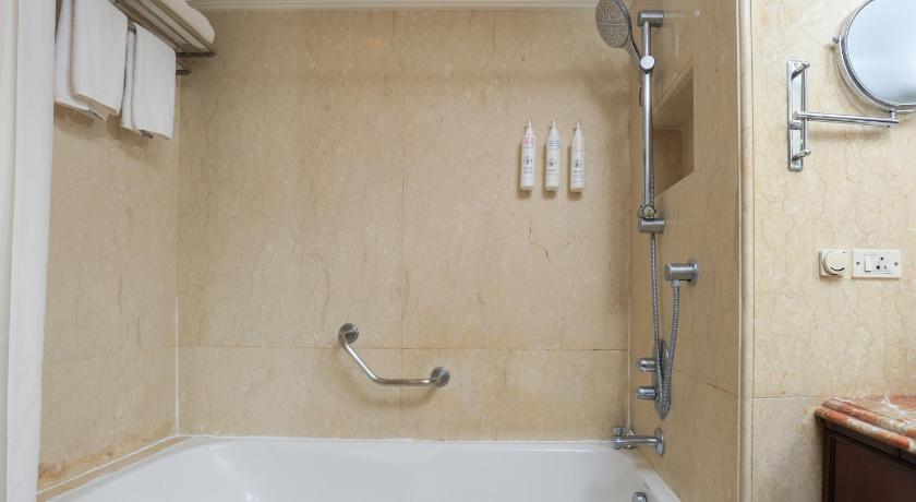 Image of Deluxe Suite King 8