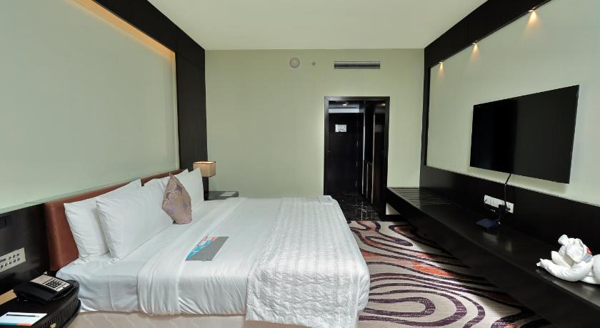 Image of Royal Club Room King, Larger Guest room, 1 King 4