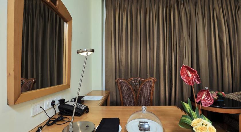 Image of Royal Club Room King, Larger Guest room, 1 King 6