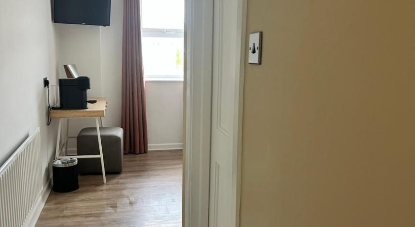 Image of Standard Twin Room 10