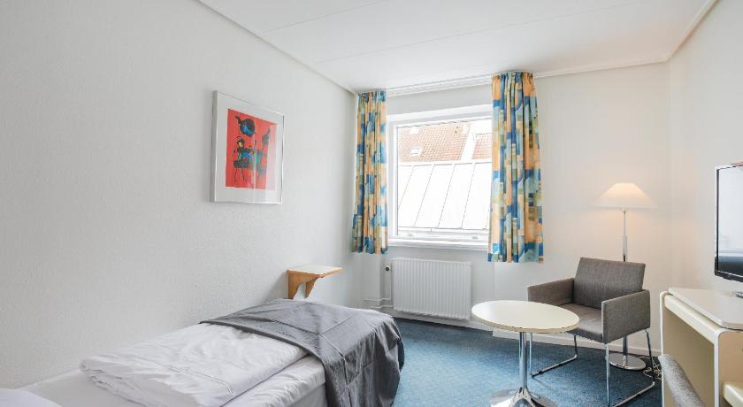 Image of Single Room 0