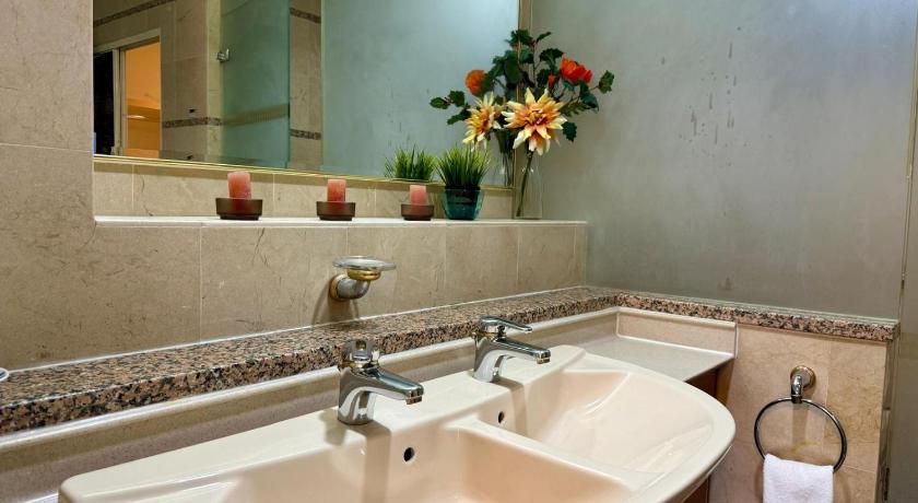 Image of Deluxe One-Bedroom Apartment 2