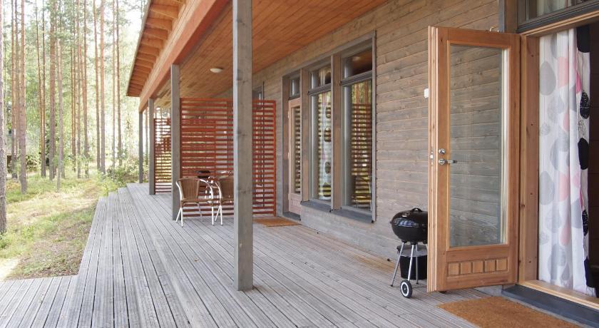 Kuoreksenniemi Villas &amp; Lakehouse — Hotel in Lintusalo