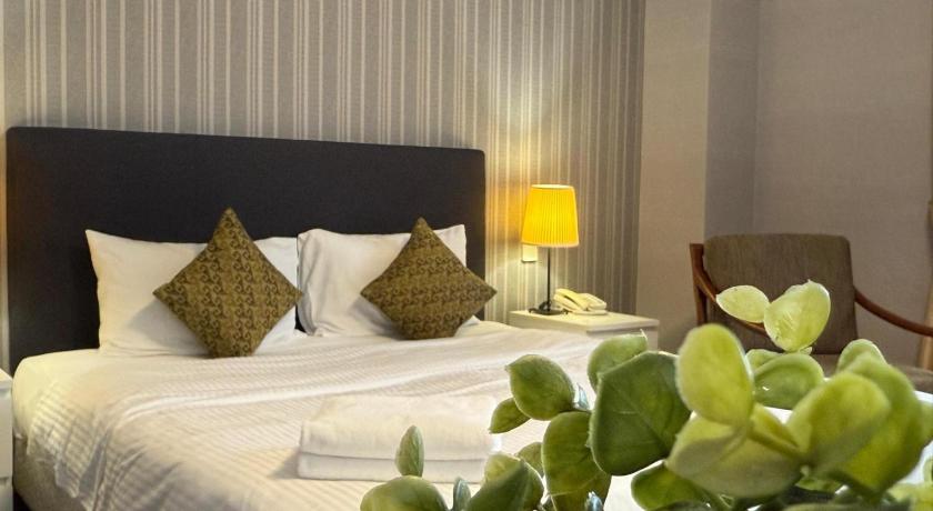 Image of Premier One-Bedroom Apartment 3