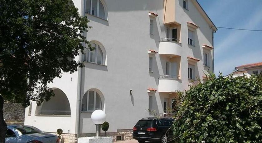 Garfild Guest house — Hotel in Novi Vinodolski