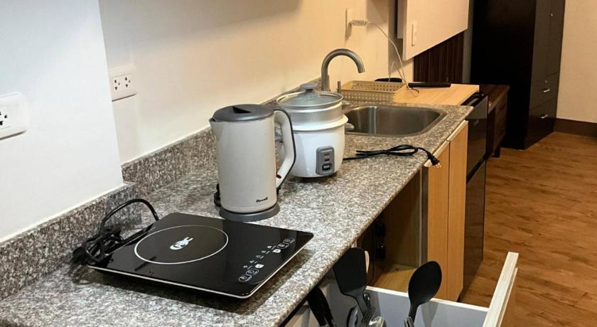 宿务 Cozy Staycation Near Cebu Airport with Pool & Gym , Free Wifi 3星级 酒店 景观