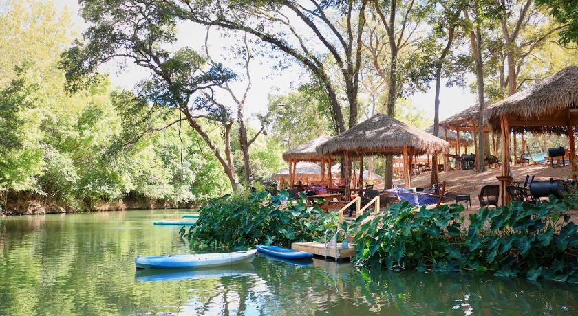세인트 헤드윅 Nature by Day, Comfort by Night: Texas' Best Glamping in this Cibolo Safari Tent Rental 3성급 숙소 수영장