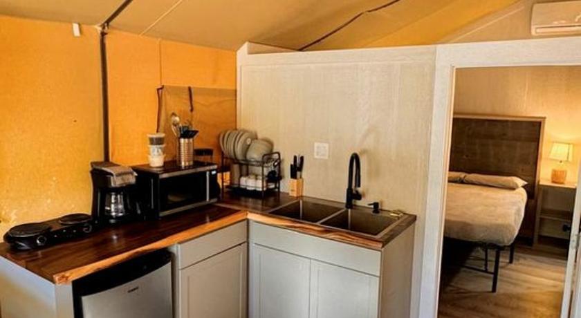 세인트 헤드윅 Nature by Day, Comfort by Night: Texas' Best Glamping in this Cibolo Safari Tent Rental 3성급 숙소 부대시설
