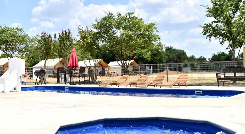セント・ヘドウィグ Rustic Elegance in Cibolo: Safari Tent Glamping near San Antonio, Texas 3つ星 宿泊施設 客室