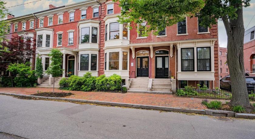 Portland (ME) Local Landmark - Gorgeous Historic Home 4-Star Accommodation room