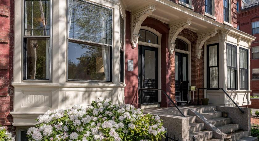 Portland (ME) Local Landmark - Gorgeous Historic Home 4-Star Accommodation room