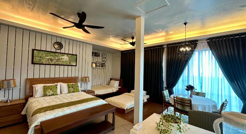 Image of Quadruple Room with Sea View 6