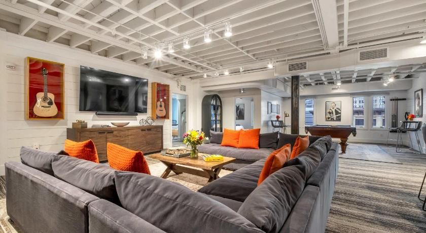 Skyline Suite with Penthouse & Rooftop Deck 6BR by Maddox Hotel