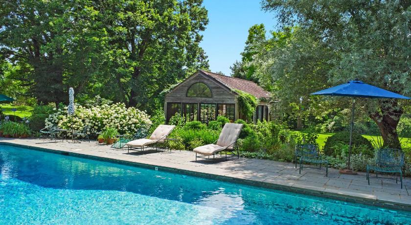 프로스펙트 (KY) Stunning Cottage in Famous KY Garden -Sleeps 2 4성급 숙소 레스토랑