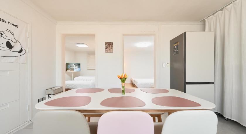 首尔 SALDA STAY Sinchon 4星级 住宿 泳池