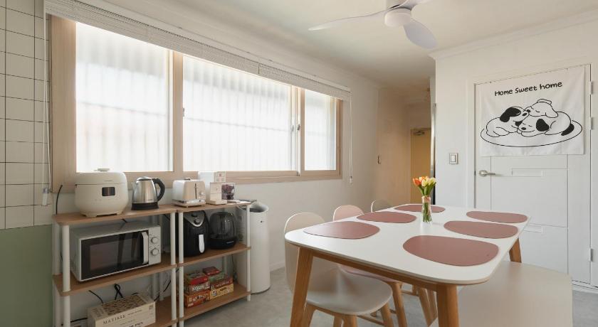 首尔 SALDA STAY Sinchon 4星级 住宿 套房