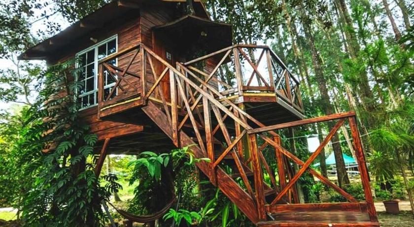 ラブアン Desaland Tunas Hijau 4つ星 ホテル スイート