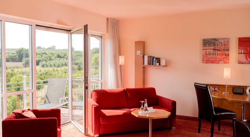 Deluxe-Apartement, sep. building 300m from the main building (Deluxe-Apartement, sep. building 984 ft from the main building) attēls 1