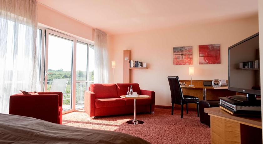 Deluxe-Apartement, sep. building 300m from the main building (Deluxe-Apartement, sep. building 984 ft from the main building) attēls 3