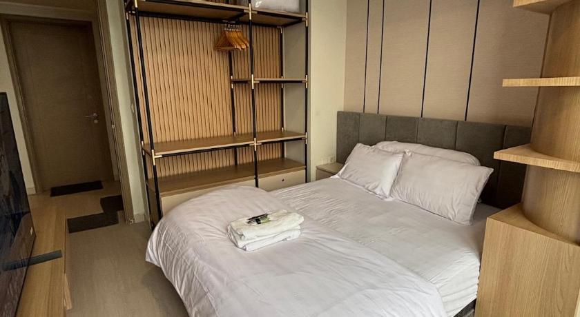 Tampilan Gold Coast Apartement 2BR By Senyaman Living