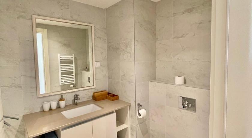 Belgrade Melania 2-Star Single Room suite