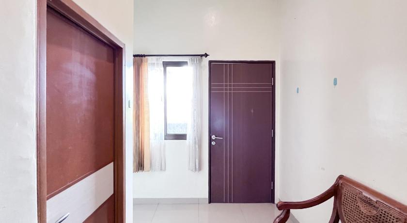 RedDoorz Syariah near Suncity Waterpark Sidoarjo - image 11