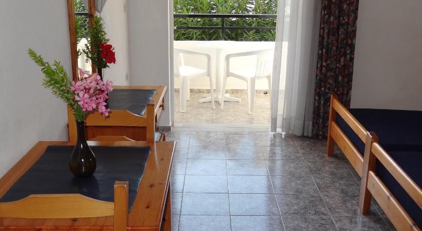 Michalis Studios & Apartments photo