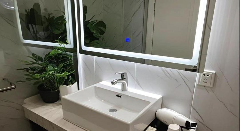 Longchen Hotel - image 16