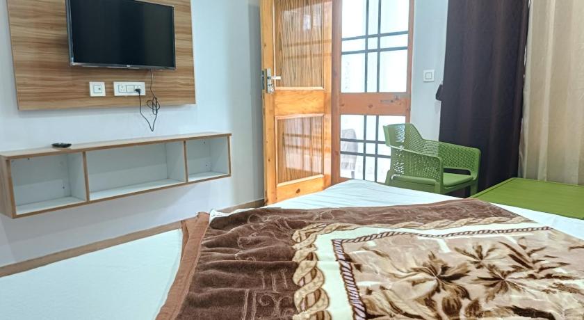 Cedar Point home stay
