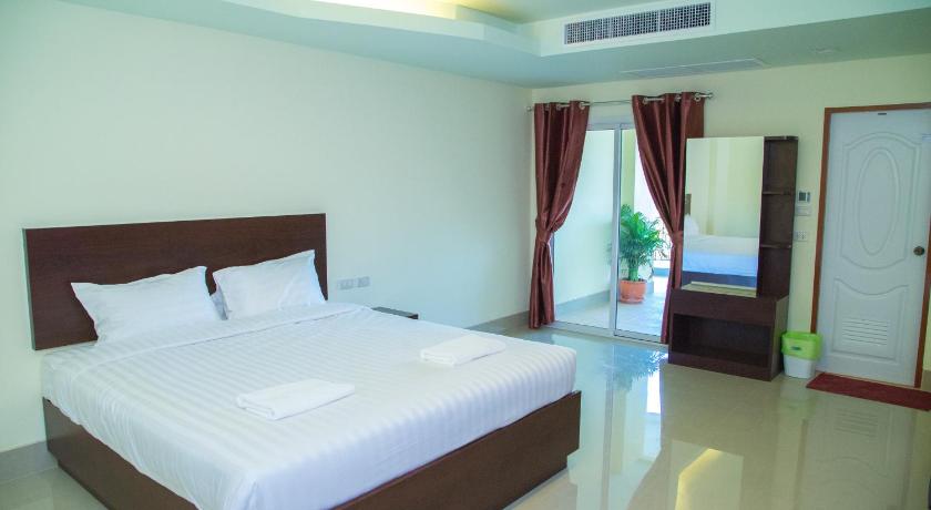 Image of Superior Pool Side 6