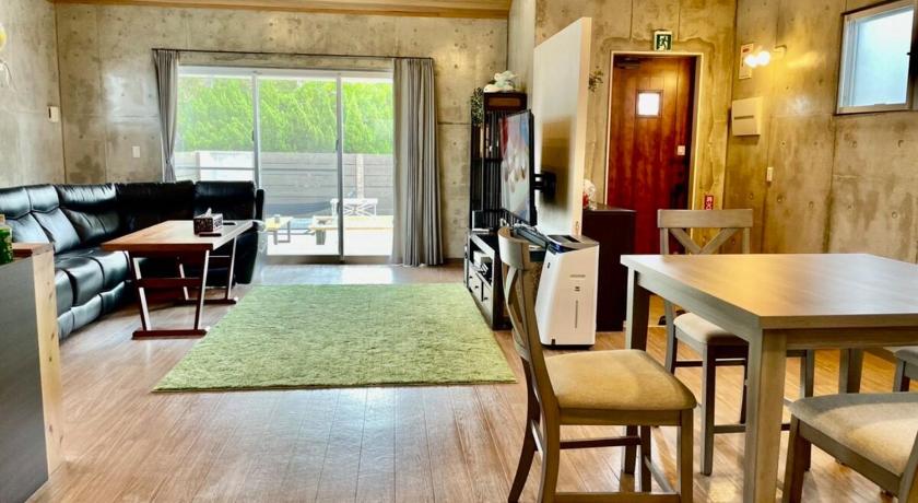 沖縄本島 恩納村リゾート貸別荘 COCO PLUS No1 3つ星 シングルルーム ロビー