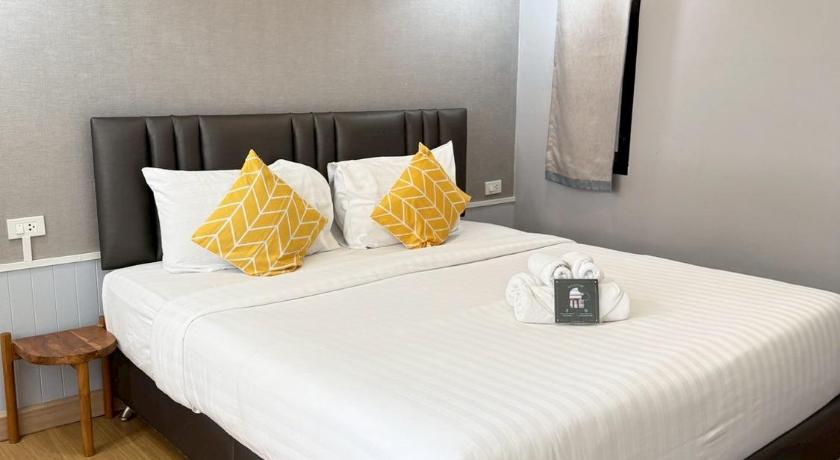 Image of Deluxe King Room 5