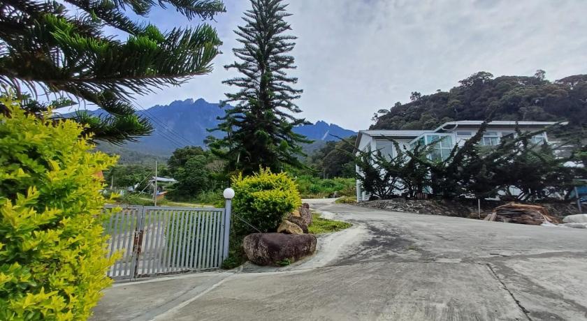 キナバル国立公園 Sling & Stone Mountain Suites 5つ星 ホテル 眺望