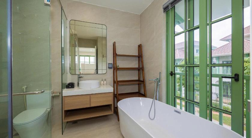 Biệt Thự Có Hồ Bơi Riêng (Villa with Private Pool)