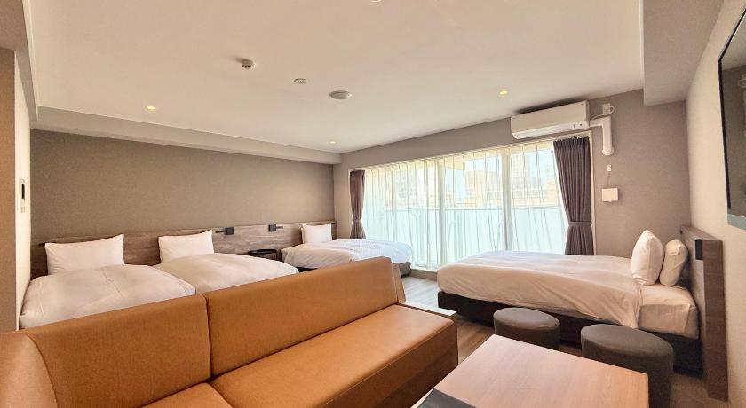 大阪 Comforts+81 Shinsaibashi 5つ星 ホテル ロビー