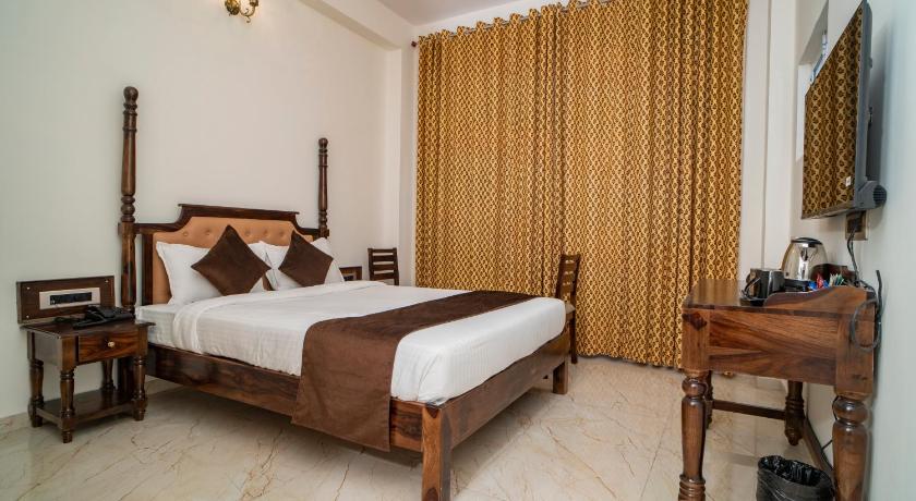 Standard Queen Room: 10% off on Sightseeing Tour, Complimentary Welcome Drink on arrival, Early Check-In upto 3 hours (subject to availability)    