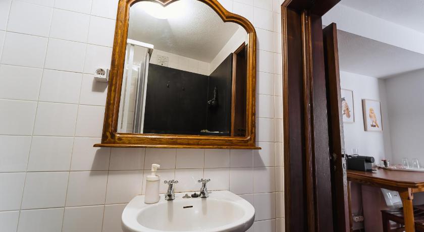 Óbidos Obidos Priest Room 3-Star Hotel room