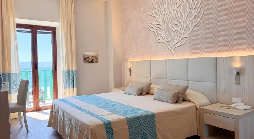 Image of Suite with Sea View 4