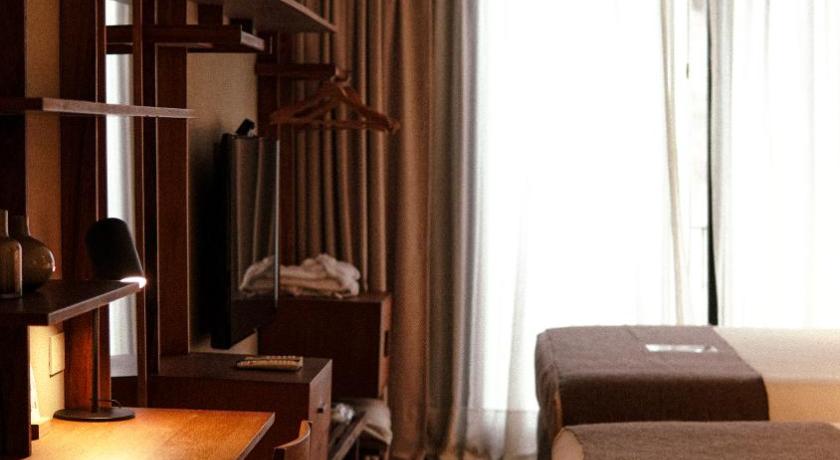 Image of Deluxe Double Room 8